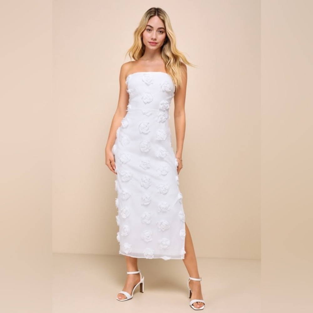 LULU’S POSH APPEARANCE 3D FLORAL APPLIQUÉ STRAPLESS MIDI DRESS